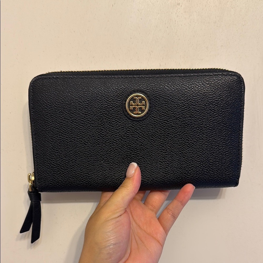 Tory Burch Black Leather Zip Wallet